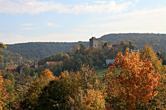 Herbstlicher Blick auf die Burg Pappenheim